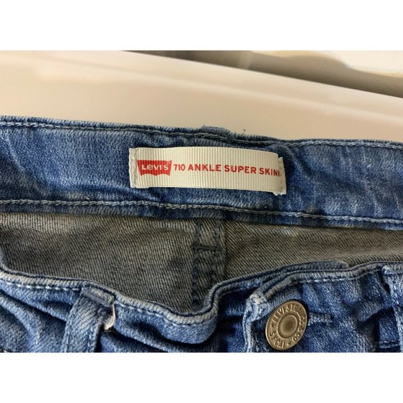 Levis 710 Super Skinny Jean Size 10 Medium Wash Denim - Picture 2 of 8